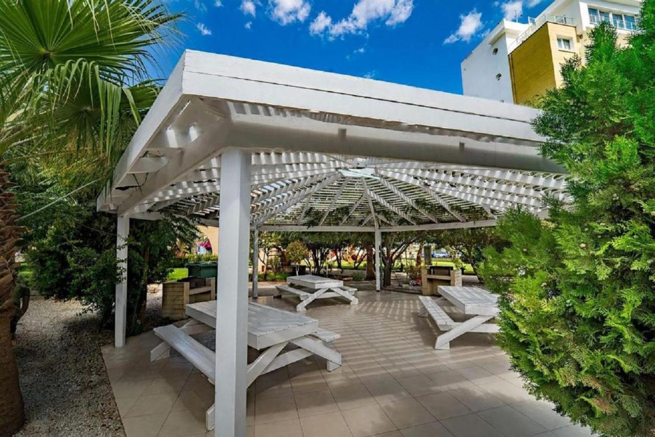 Spartacus Pool Apartments In Caesar Resort & Spa Trikomo Екстериор снимка
